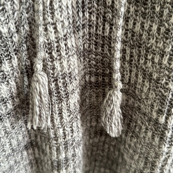 SALE ✅✅✅MOSSIMO Sweater Large - Picture 8 of 10